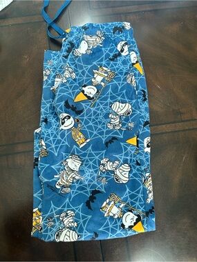 Men’s size small Halloween snoopy pajama pants